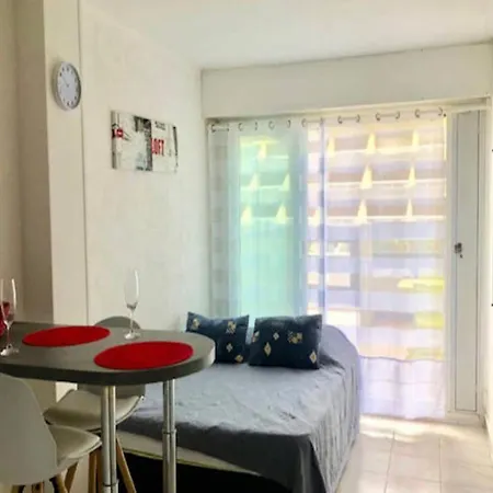 Апартаменти For 2 People Агд